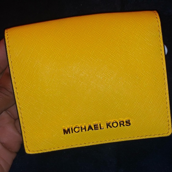 Michael Kors Wallet - Picture 1 of 3